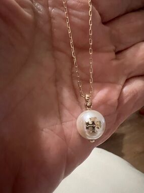 Tory Burch Logo Pearl Adjustable Necklace EEEUC